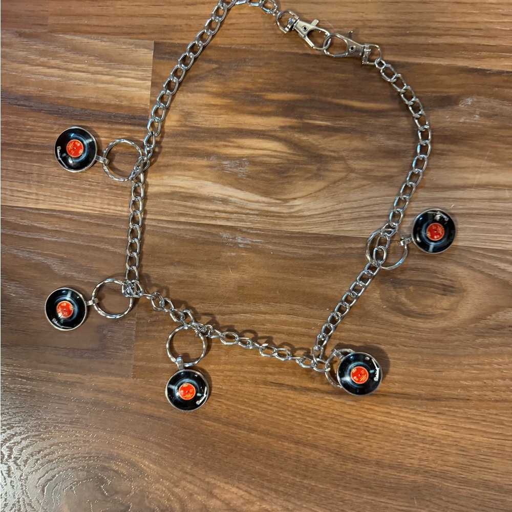 🚨 AWESOME ROCK N ROLL BELT LOOP CHAIN WITH VINTAGE VINYL RECORDS ON IT! 🤗❤️❤️